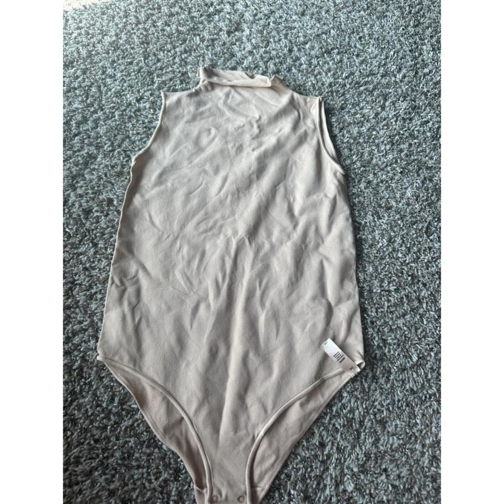 SKIMS Sculpt Mock Neck Sleeveless Bodysuit Large / X-Large Beige Shapewear